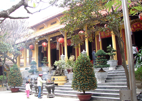 Những ngôi chùa linh thiêng ở Hà Nội 2