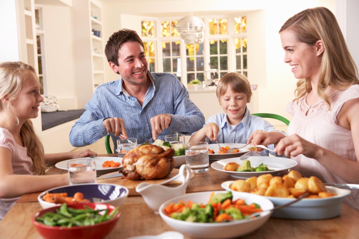 Trẻ dễ ngộ độc thực phẩm ngày Tết, vì sao 2